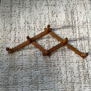 Vintage Wooden Expandable Wall Peg Rack - Brown